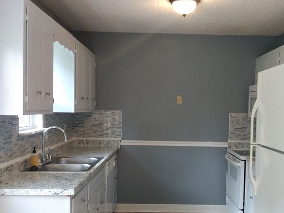 3rd image of 2827 Summertree Ln