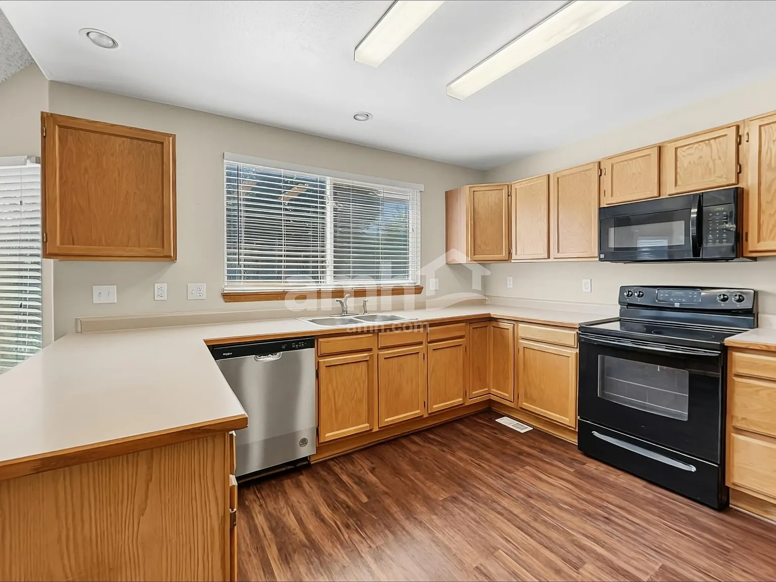 4 bed, 2.5 bath, 2442 sqft, $3,180 — Photo 3