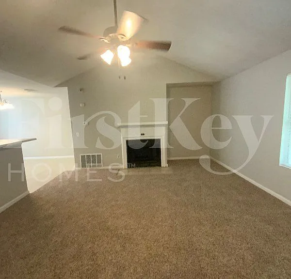 2347 Glencairn Ln SW — Photo 3