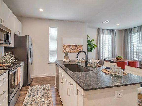 Album Benbrook_model kitchen 1