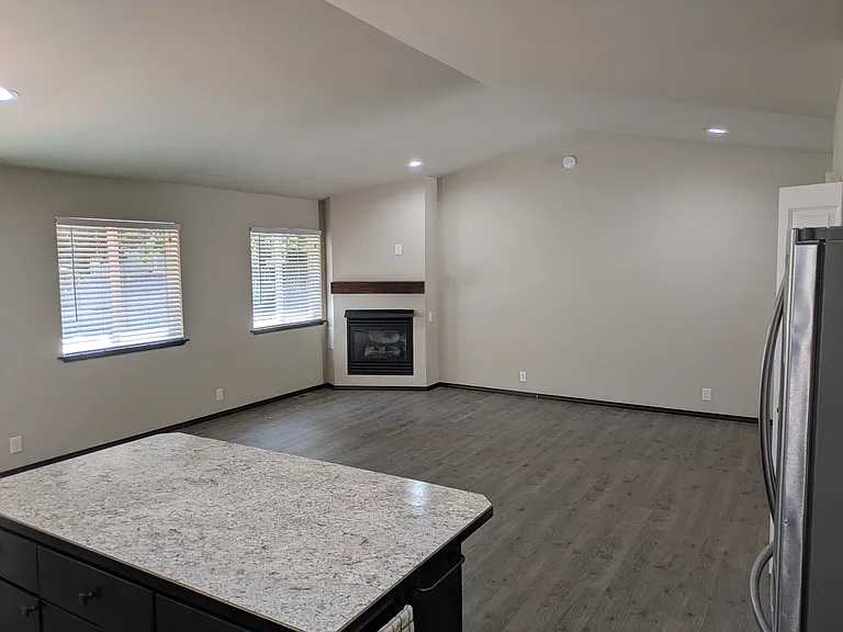 1025 Loganberry Ln — Photo 6