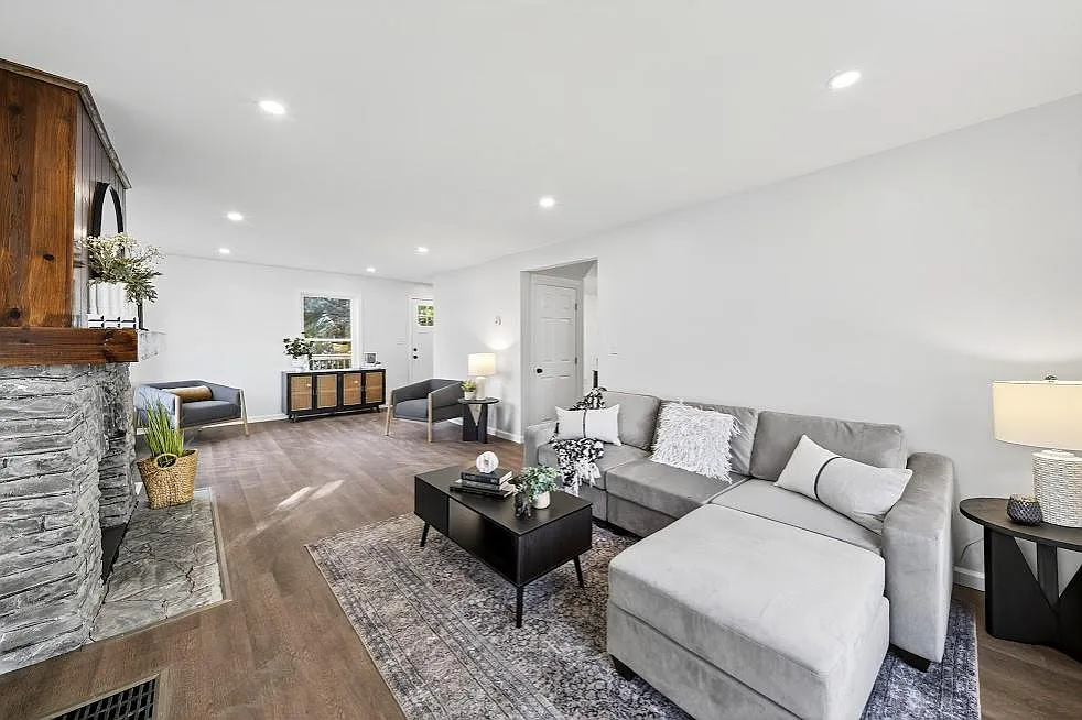 127 W Warrington Rd — Photo 4