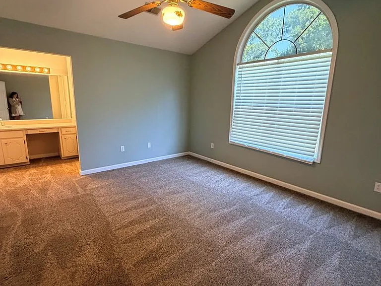 412 Sproles Ave E — Photo 10