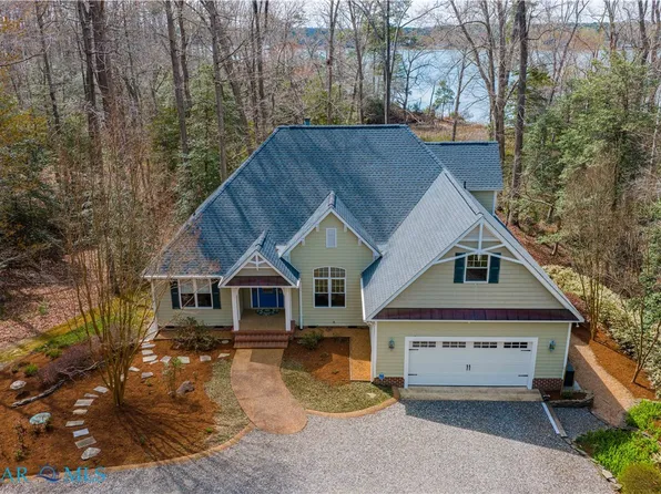 209 Sunset Vista Dr, Hartfield, VA 23071