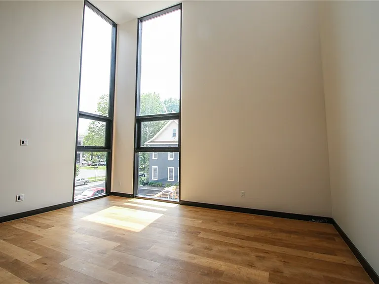 33 Russell St #202 — Photo 13