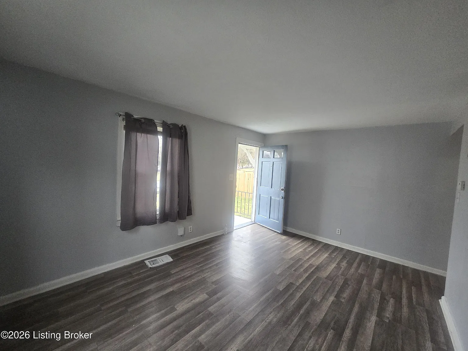 2 bed, 1.0 bath, 700 sqft, $1,200 — Photo 3