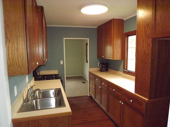 2nd image of 1211 Kilbourn St