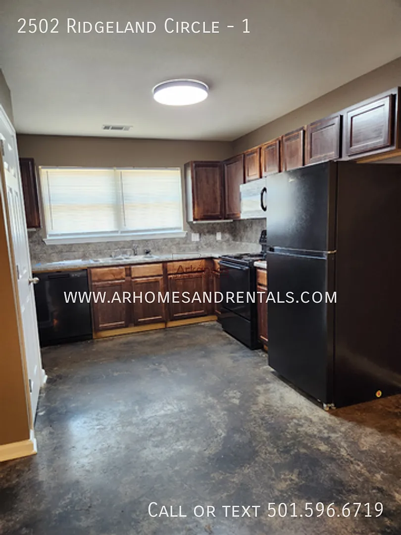 1/2 Off First Month Rent Special ~ 2502 Ridgeland Circle, Unit 1 | 3 Bedrooms | 3 Bathrooms — Photo 4