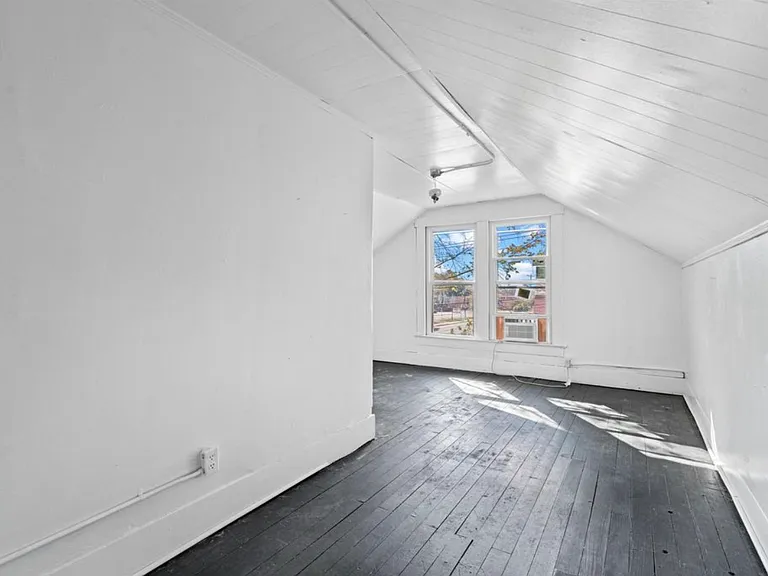 110 Garland Ave #A — Photo 4