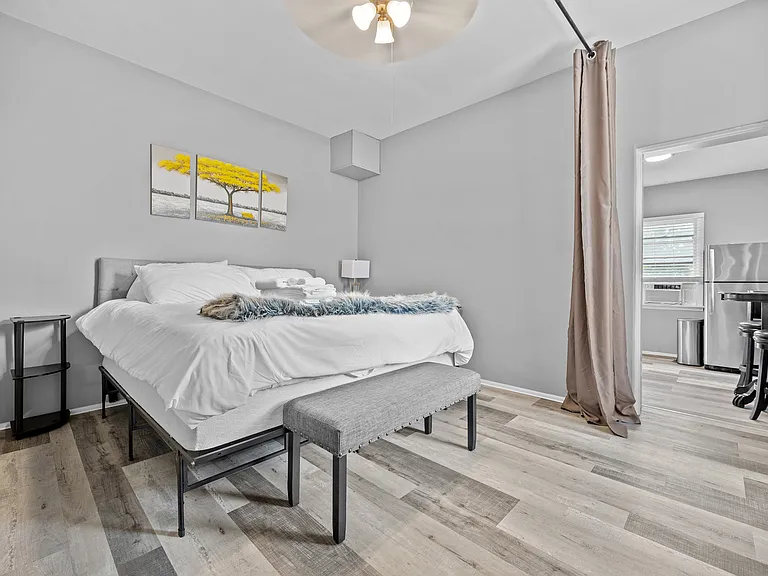 610 Clark St — Photo 9