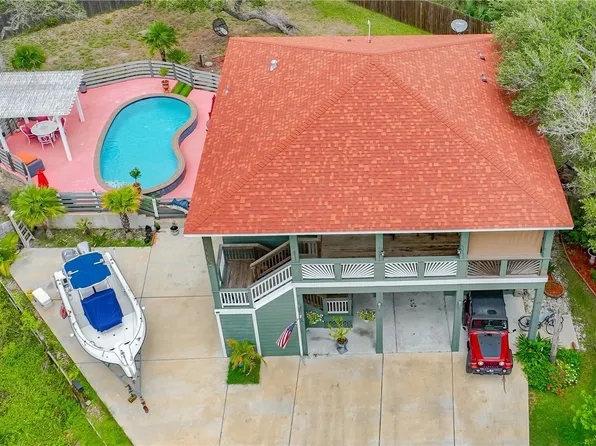 21 Bahama St S, Rockport, TX 78382