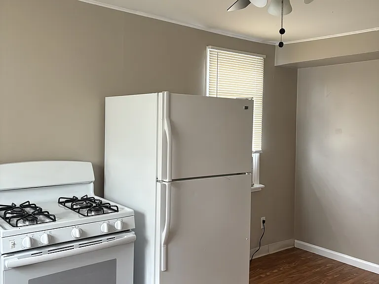 5800 Newport St #4 — Photo 2