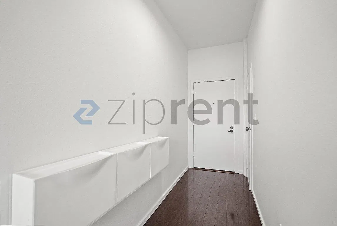 1 bed, 1.5 bath, 813 sqft, $2,575 — Photo 3