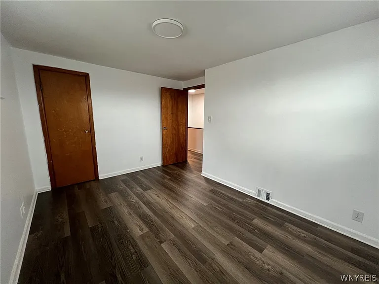 512 Cayuga Rd — Photo 17