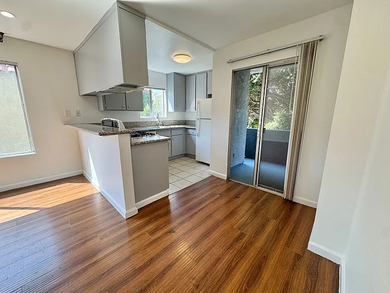 3746 Mentone Ave — Photo 3