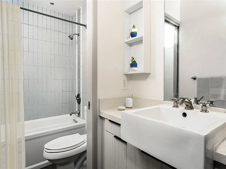 The Broadway Lofts — Photo 9