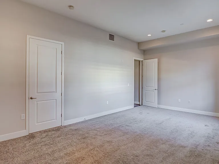 Axis 2300 Apartments — Photo 28