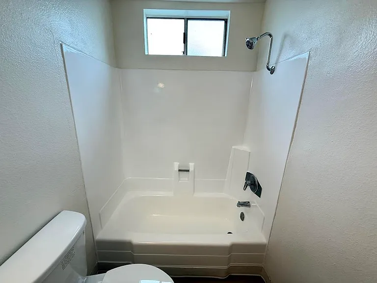 11033 Moorpark St #212 — Photo 15