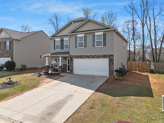 4th image of 415 Victory Ln