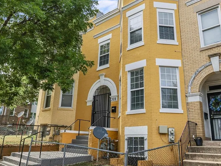 302 V St NE — Photo 1