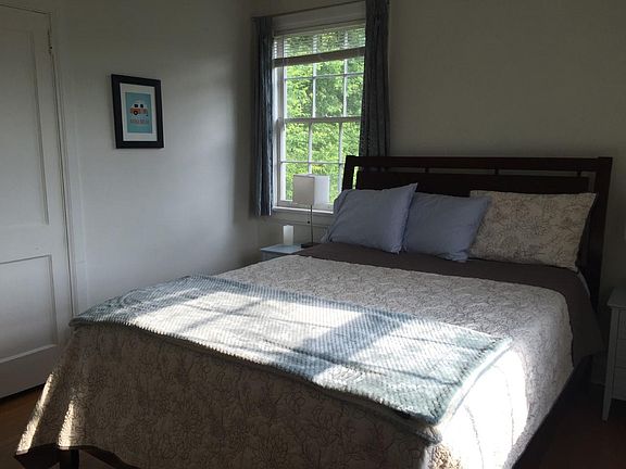 BR2 Queen bed