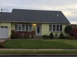 43 W Kissimee Rd, Lindenhurst, NY 11757