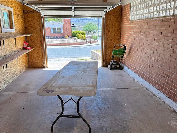 3rd image of 218 W HARTFORD Road