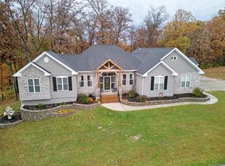 70 Lake Bend Dr, Winfield, MO 63389