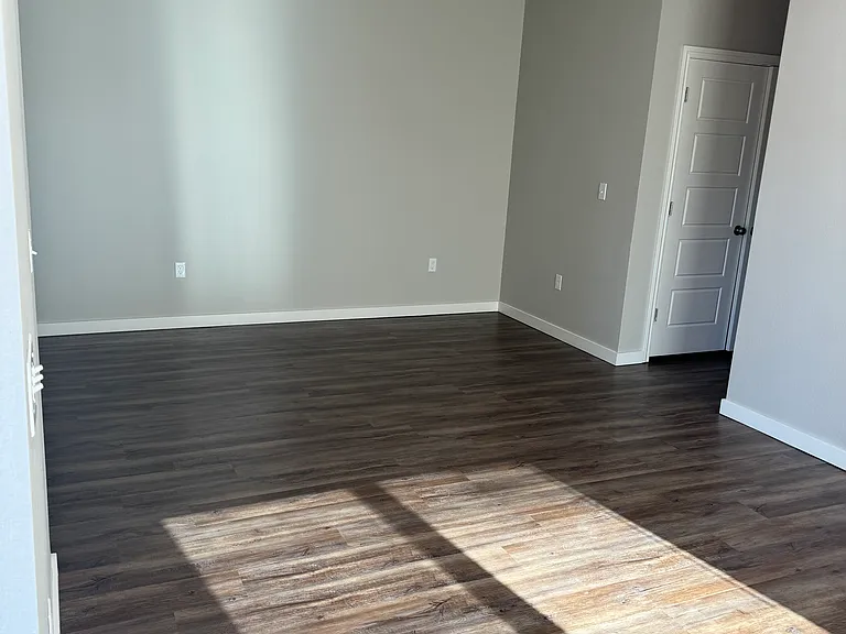 409 10th Ave — Photo 15