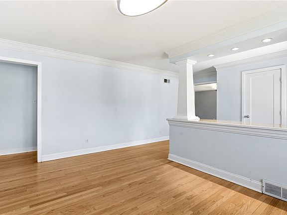 5th image of 21 Collingwood Ave
