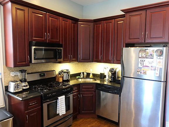 2nd image of 1445 W Augusta Blvd APT 3