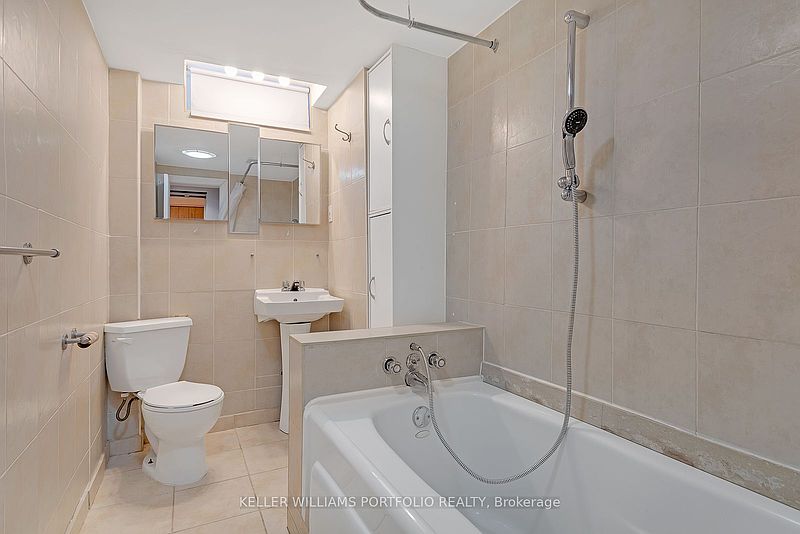Ajax House for rent - 5 Bedrooms — photo 34