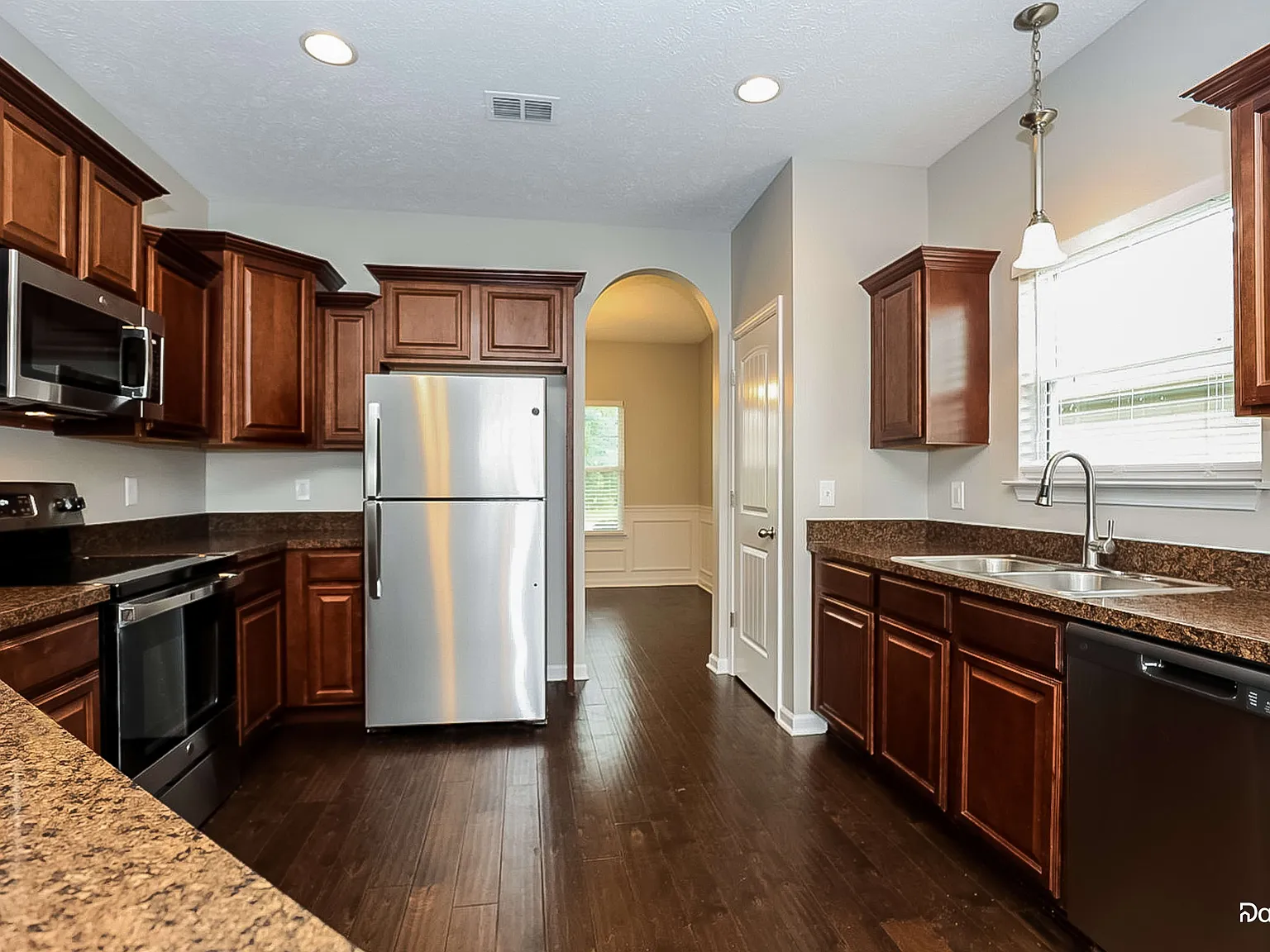 4 bed, 2.5 bath, 2581 sqft, $2,535 — Photo 4