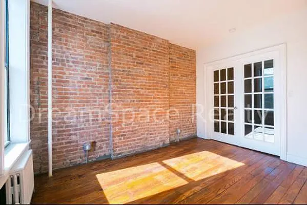 Rented by Dream Space Realty | media 14