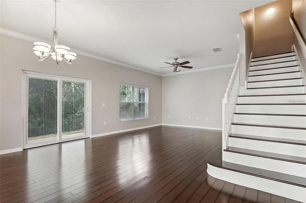 3 bed, 2.5 bath, 2086 sqft, $2,425 — Photo 4