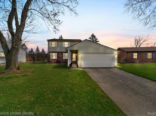 3553 Barberry Cir, Wixom, MI