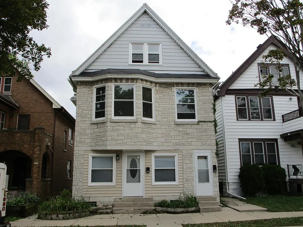 2 bed, 1060 sqft, $1,350 — Photo 1