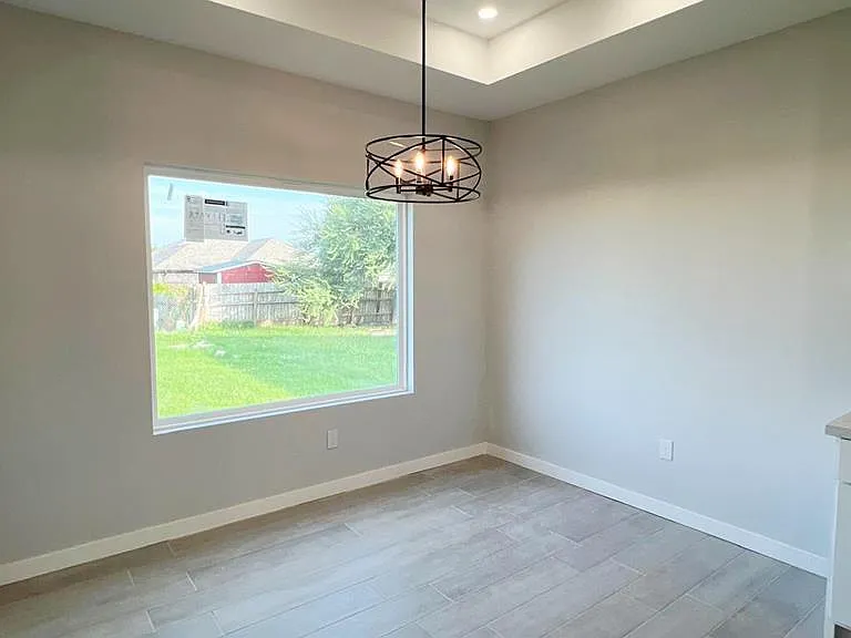 105 Republic Cir — Photo 6