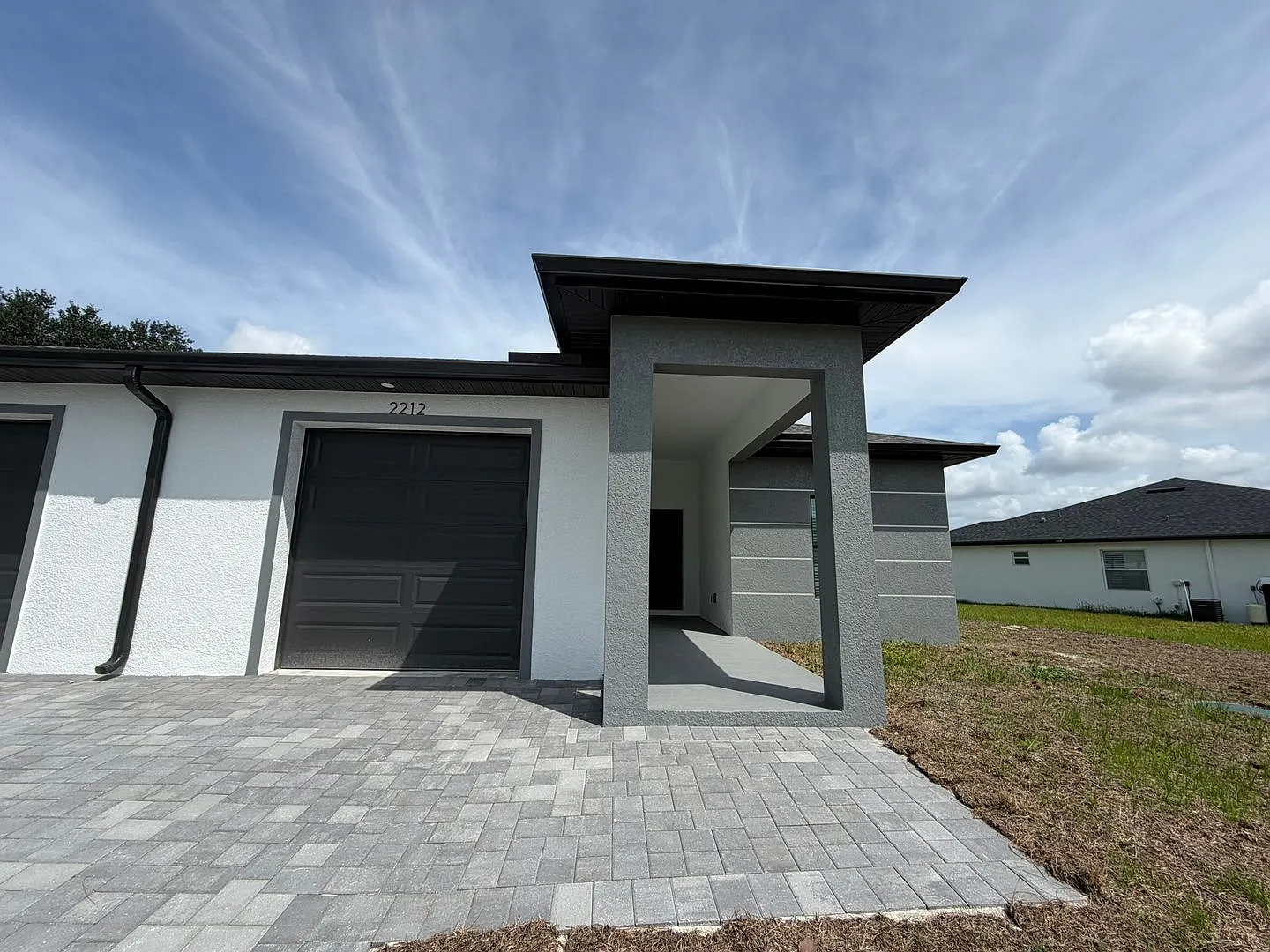 3 bed, 2.0 bath, 1198 sqft, $1,660 — Photo 2