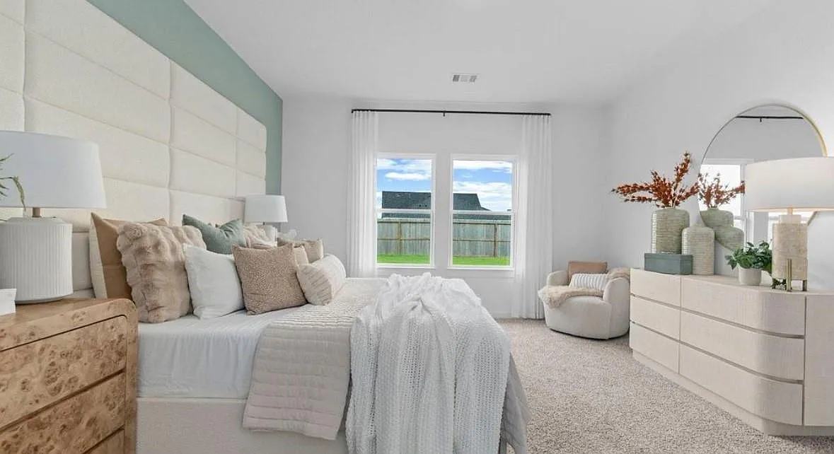 4 bed, 2.5 bath, $2,400 — Photo 4