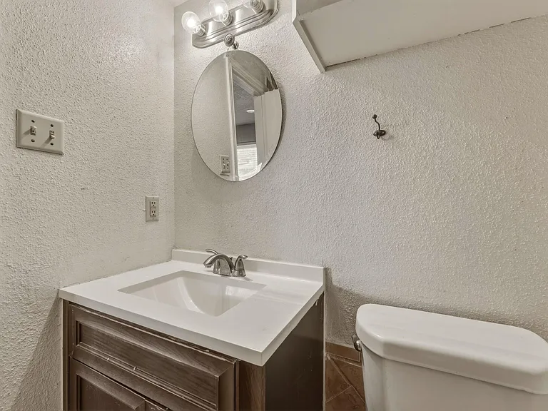 5211 Court Rd — Photo 26