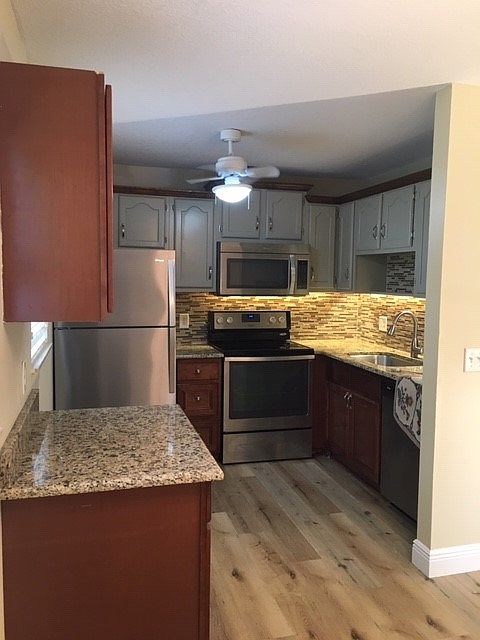 Kitchen w/granite/Stainless 