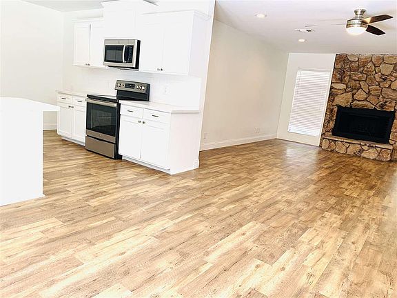 3rd image of 1239 Lakeshore Dr