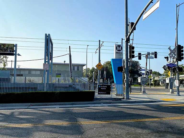 4403 1/2 W Exposition Blvd — Photo 32
