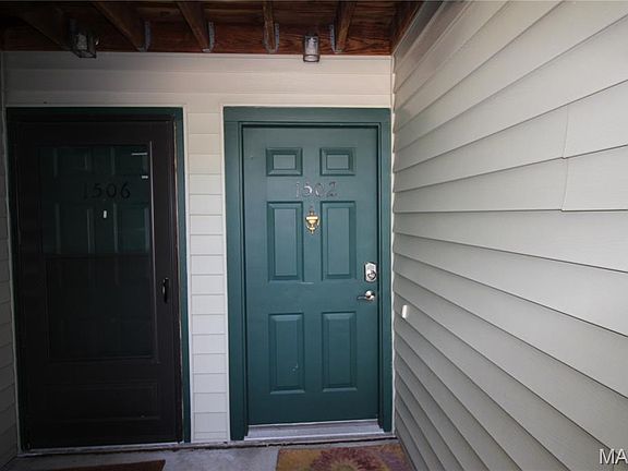 3rd image of 1502 Surrey Ln
