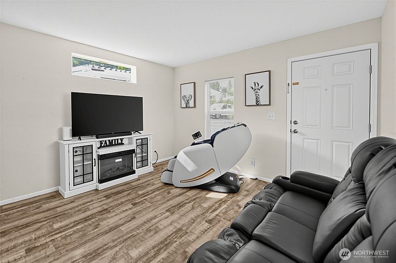 5th image of 23708 Locust Way #43