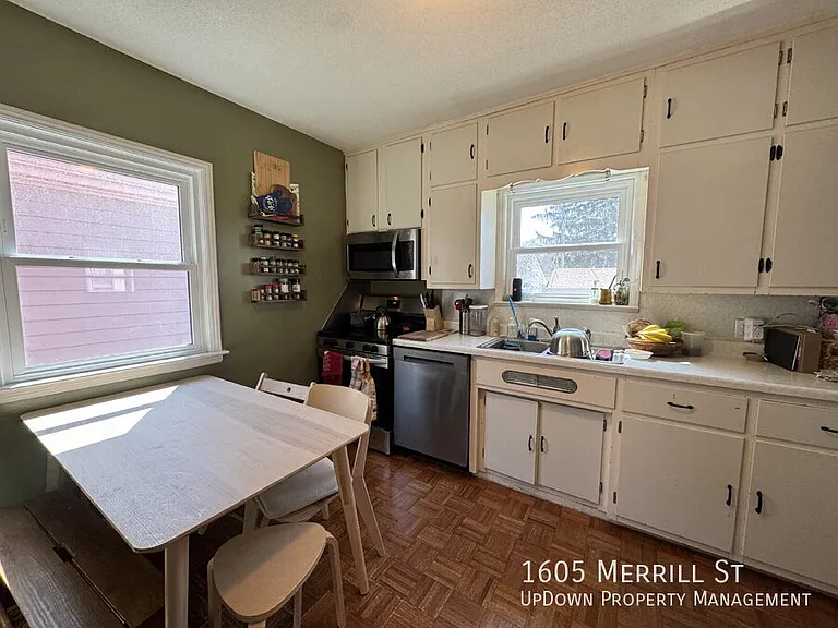 1605 Merrill St — Photo 9