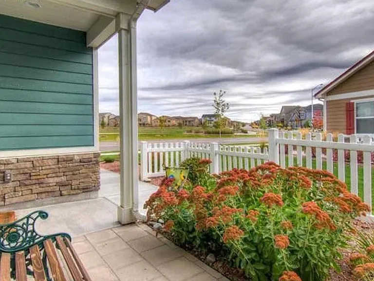 3 bed, 2.5 bath, 1704 sqft, $2,350 — Photo 3
