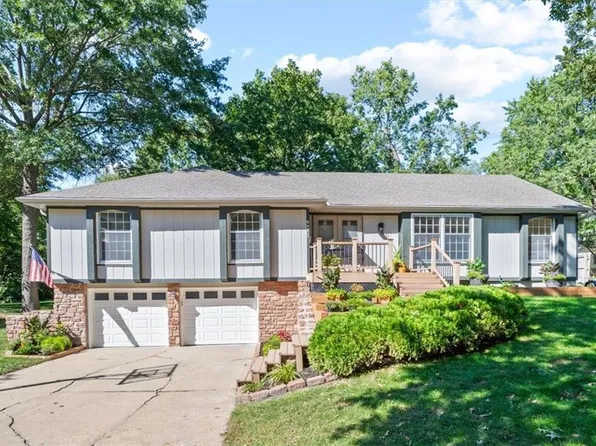 9932 Larsen St, Overland Park, KS 66214