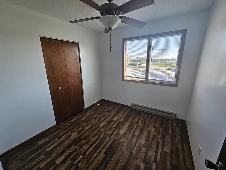1097 Oakview Dr — Photo 12